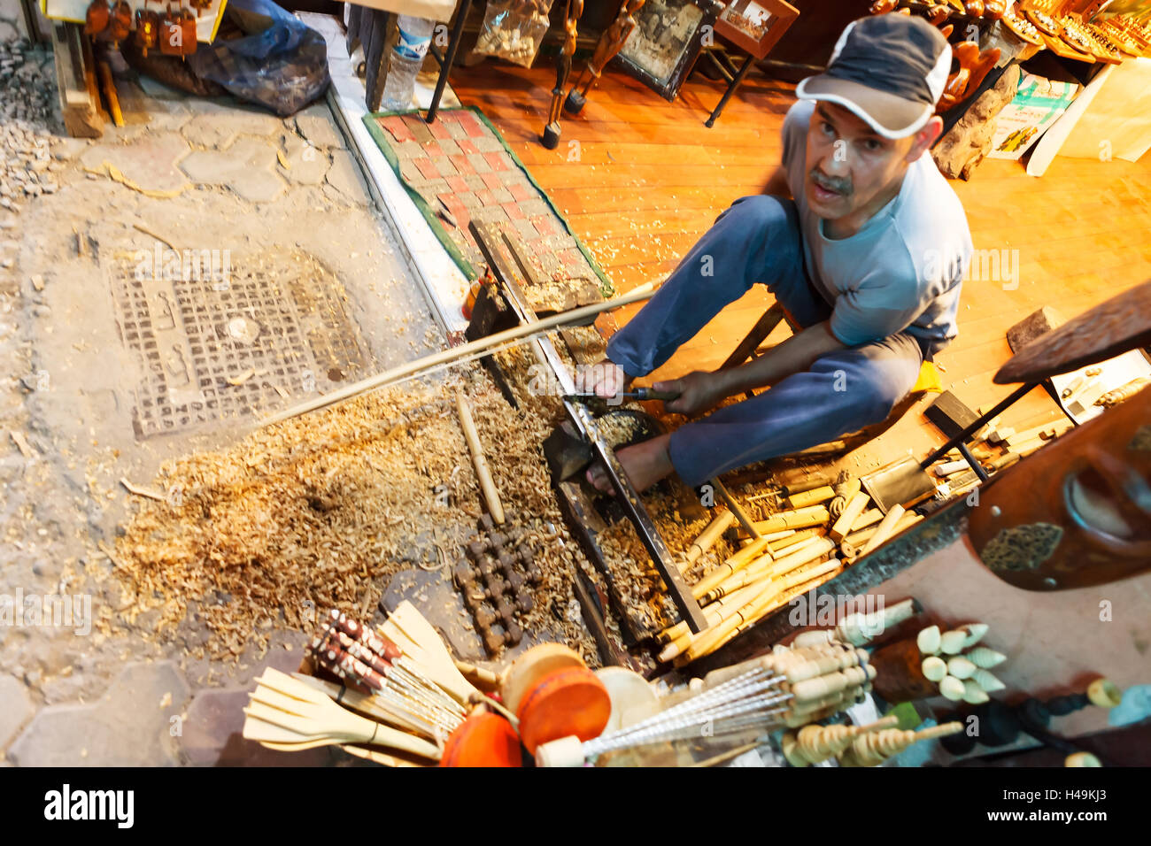La produzione manuale di prodotti di legno e negozio di souvenir in Marocco. Foto Stock