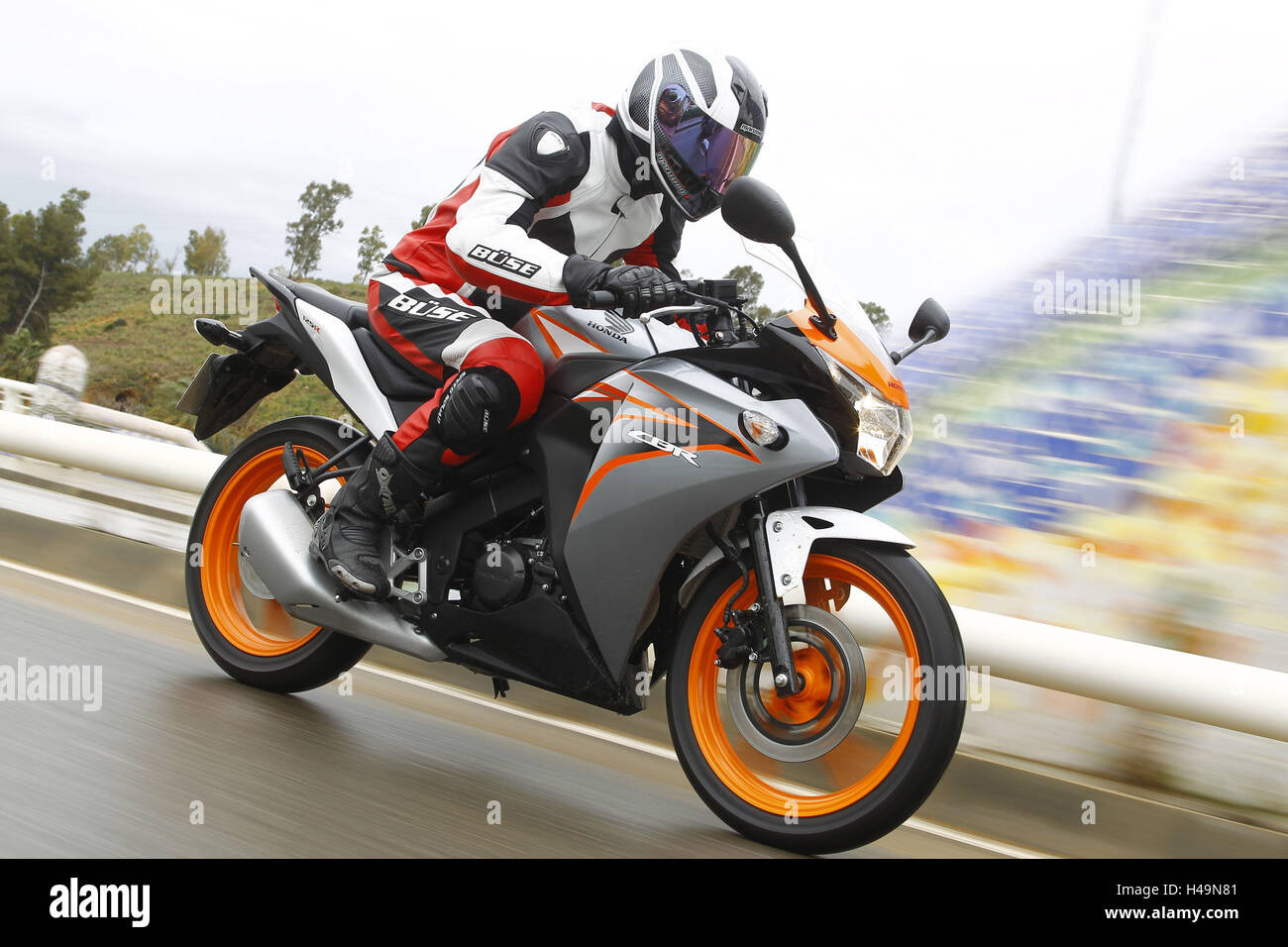 Motociclo Honda CBR 125R, offuscata motion, spostamento Foto Stock