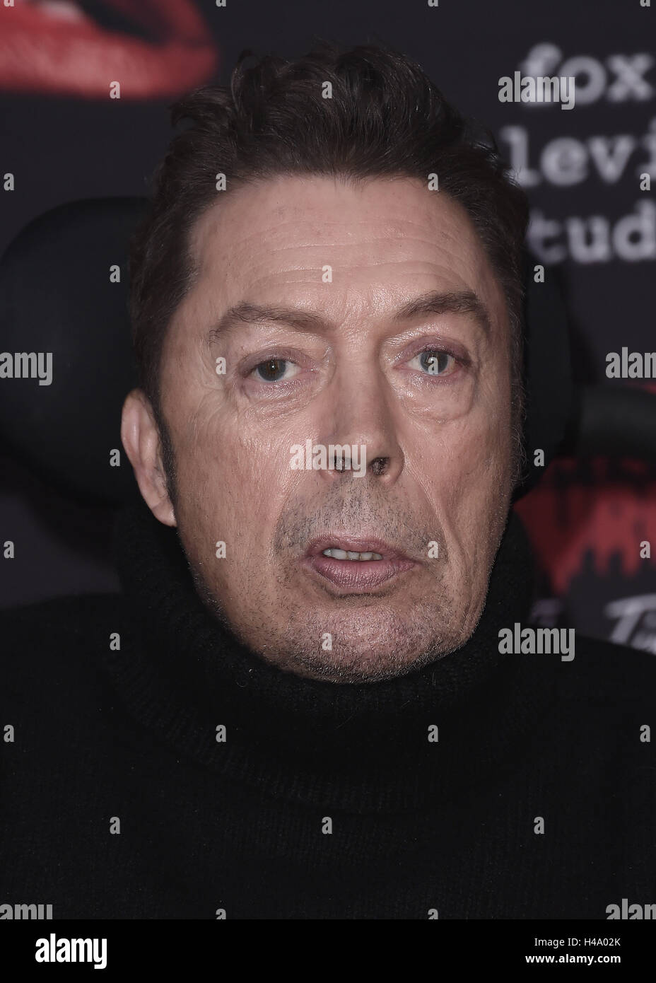 West Hollywood, CA. Xiii oct, 2016. Tim Curry al red carpet premiere di Fox in 'Rock Horror Picture Show: consente a fare il Time Warp Again" al Roxy il 13 ottobre 2016 in West Hollywood, California. Credito: Mpi991/media/punzone Alamy Live News Foto Stock