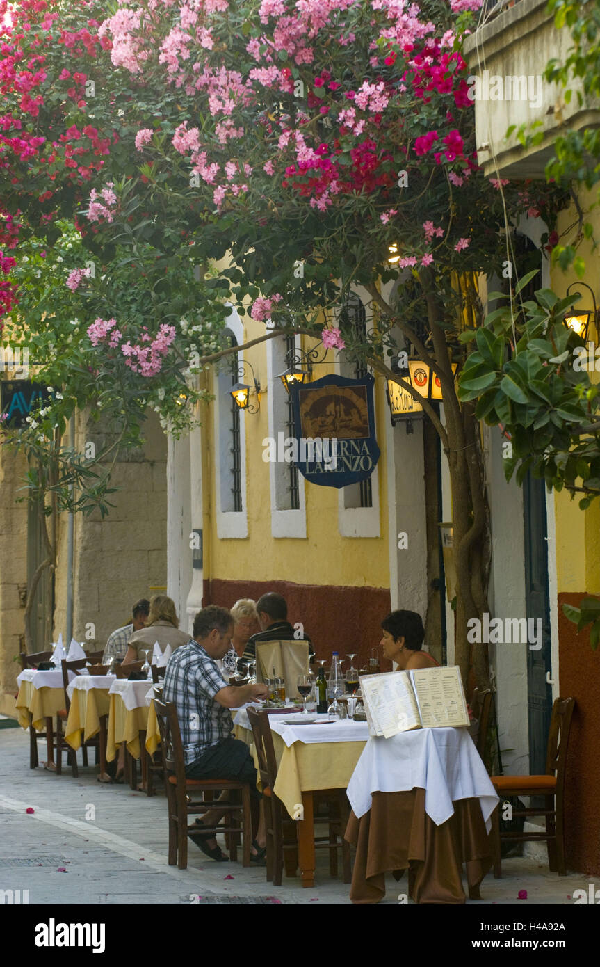 La Grecia, Creta, Rethymnon, Taverna Larentzo in Odos Radamanthous nella Città Vecchia, Foto Stock