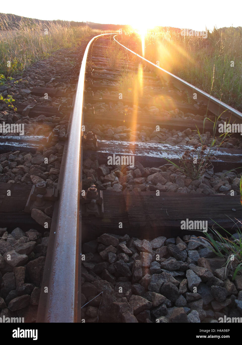 I binari ferroviari al tramonto, Foto Stock