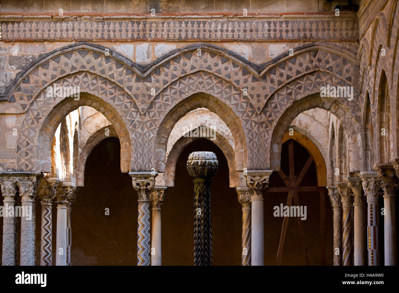 L'Italia, sicilia, Monreale Chiostro, chiostro, pilastri, dettaglio Foto Stock