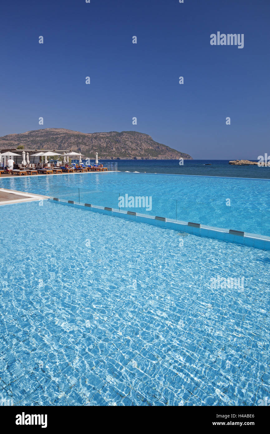 Grecia KARPATHOS, Pigadia, piscina, hotel Alimounda Mare Foto stock - Alamy