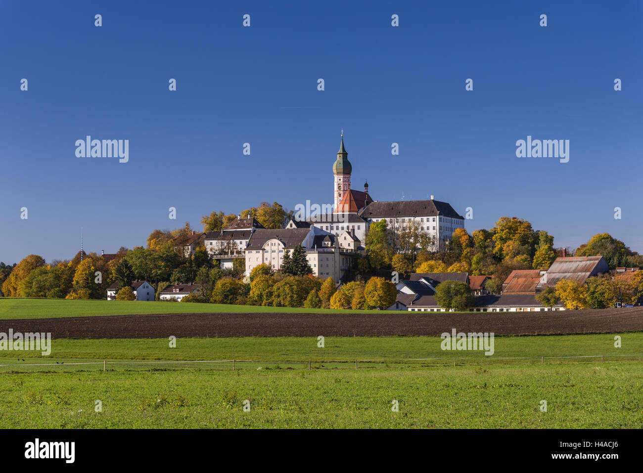 In Germania, in Baviera, Baviera superiore, 5-paese di mare, Andechs, autunno paesaggi con chiostro di Andechs, Foto Stock