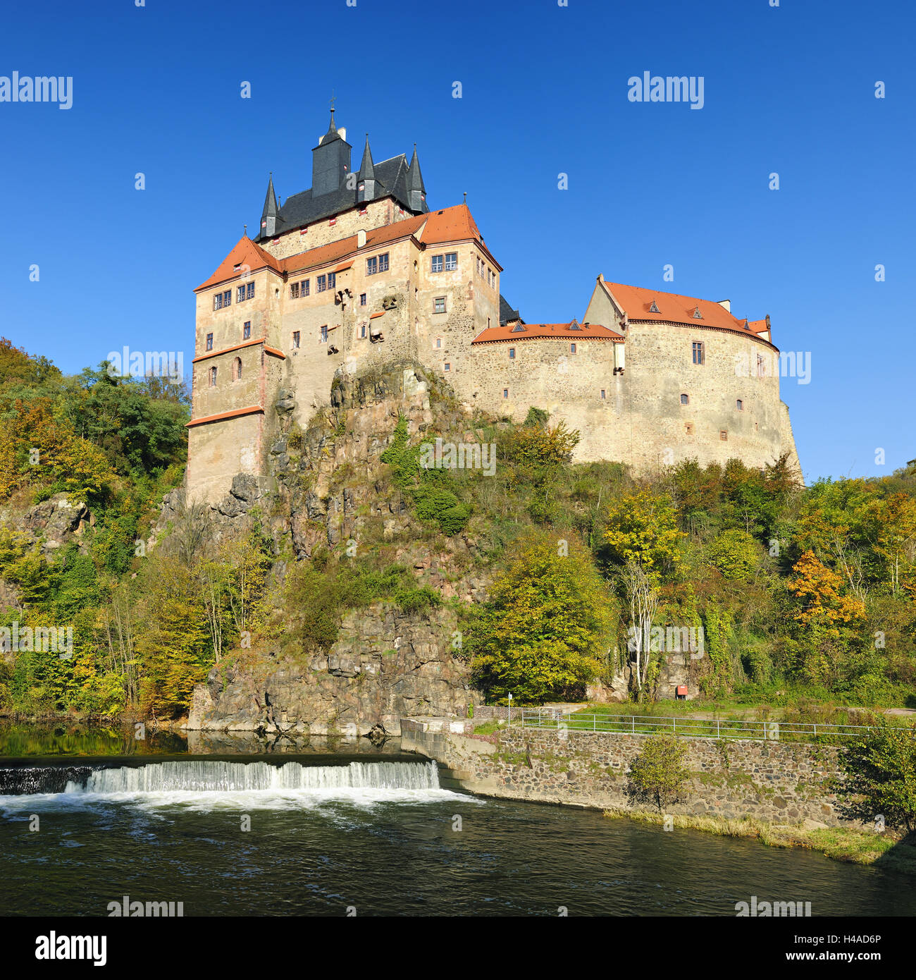In Germania, in Sassonia, castello Kriebstein, esterno, turismo, luogo di interesse, stagione autunno, castello, tipicamente, idilliaca romanticamente, Kriebstein, medievally, struttura, architettura, torre, mura difensive, torre di castello, Torre militare, tradizionalmente, deserte Foto Stock