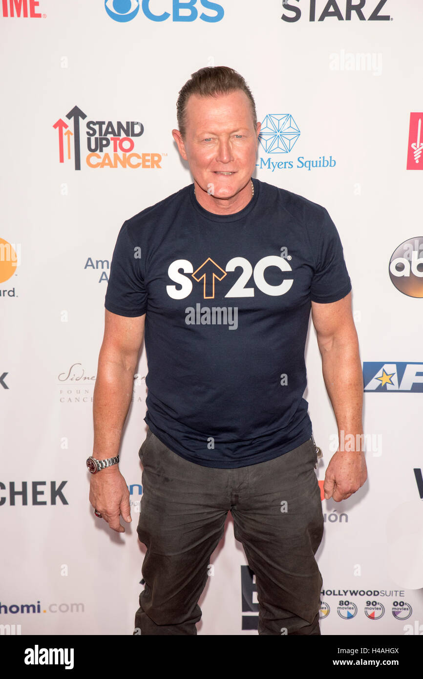 Robert Patrick frequentando Stand fino al cancro 2016 tappeto rosso al Disney Hall , Los Angeles CA. Foto Stock