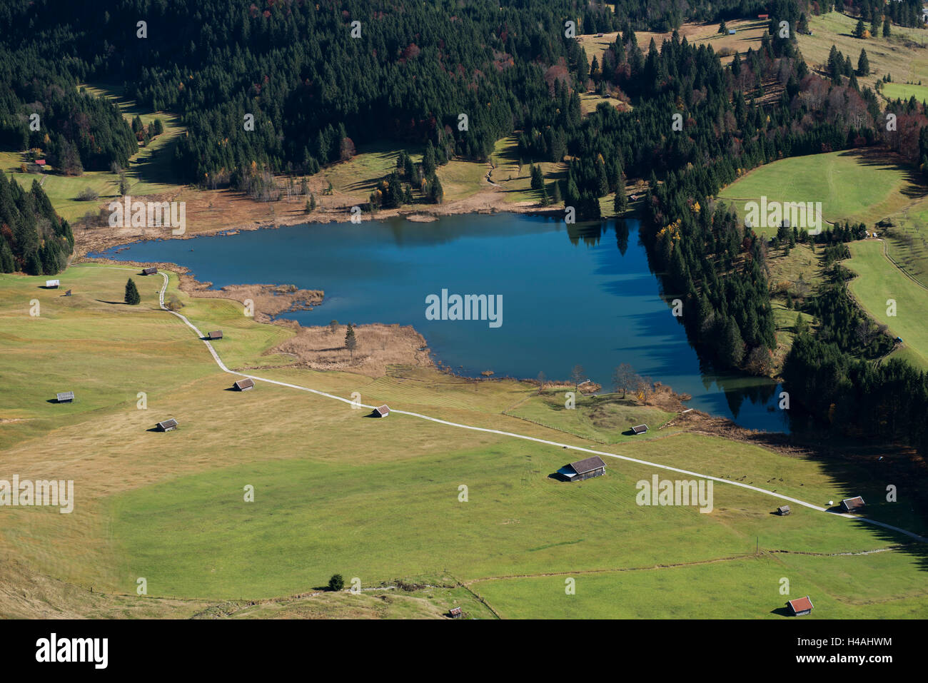 Geroldsee, lago balneabile, Natura lago balneabile, lago di palude, antenna shot, Krün, hump prati, Baviera, altipiani, Alta Baviera, Werdenfelser Land, Germania Foto Stock