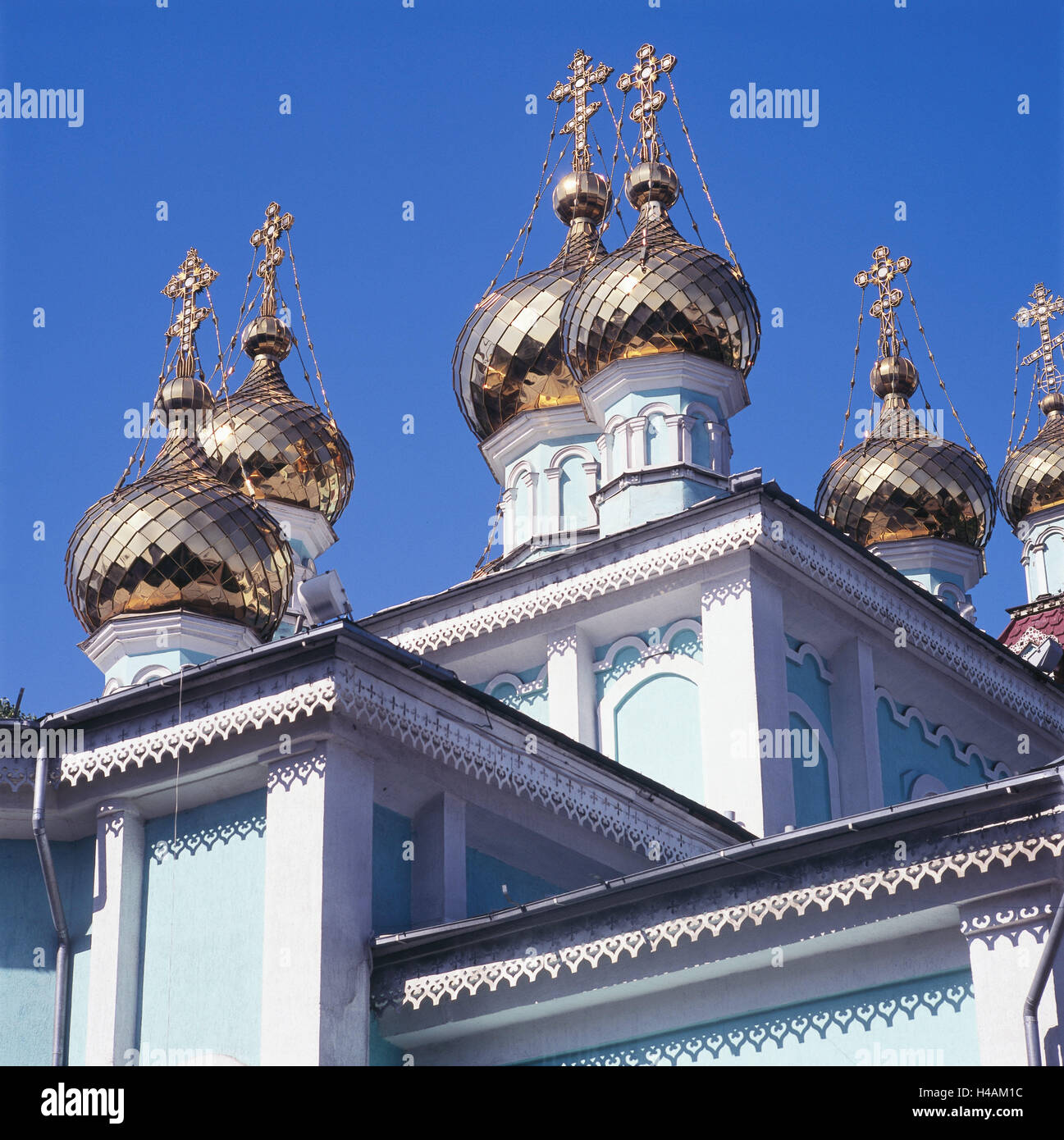 Il Kazakistan, Almaty, guglie, Golden, chiesa, fede, religione, cielo blu, croci, torri, nel 1909, Santa cattedrale chiesa russo-ortodossa, stile architettonico, Foto Stock