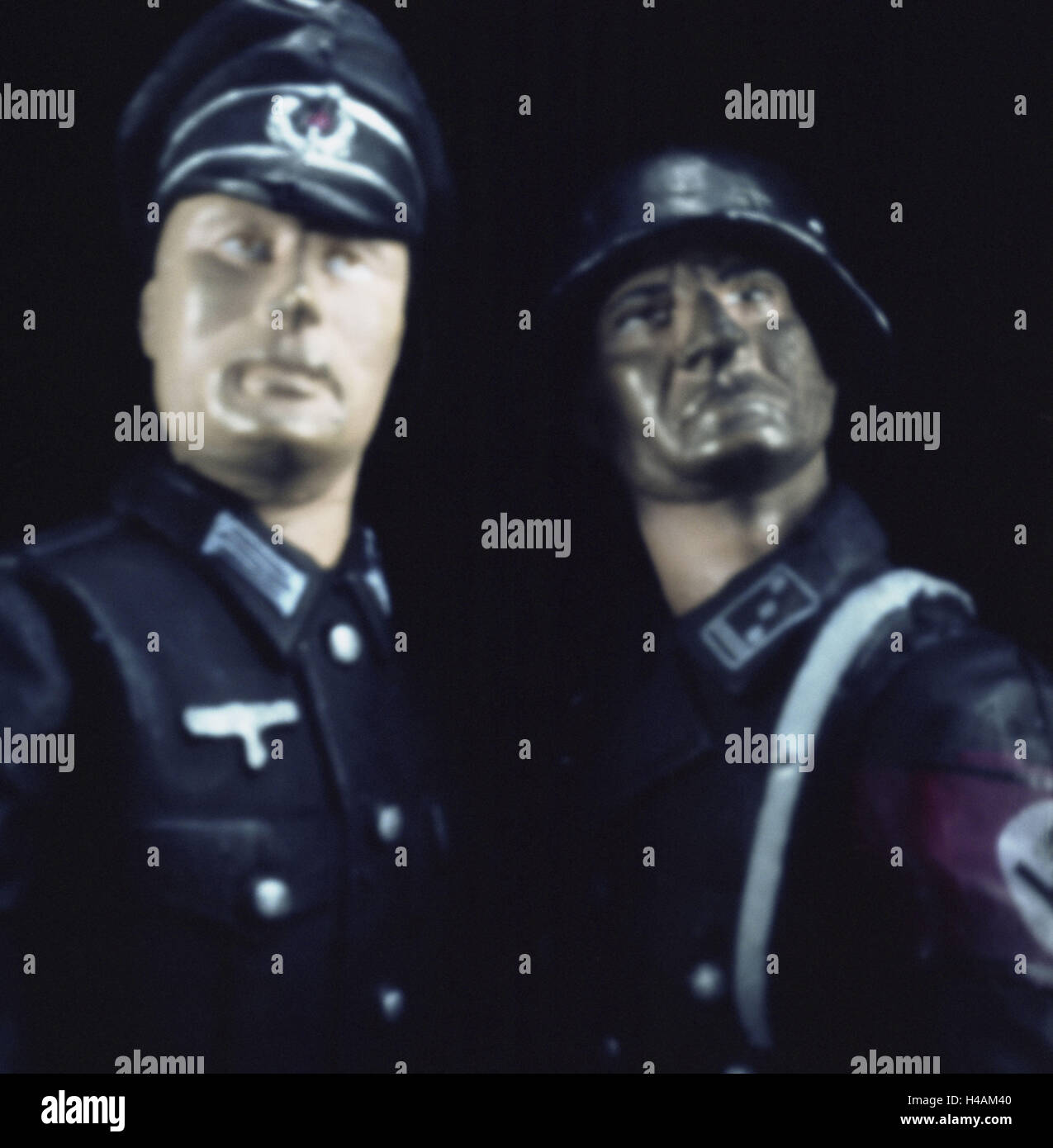 Figura in miniatura 'SS man' e soldato, medium close-up con foro immagine fotocamera, Foto Stock