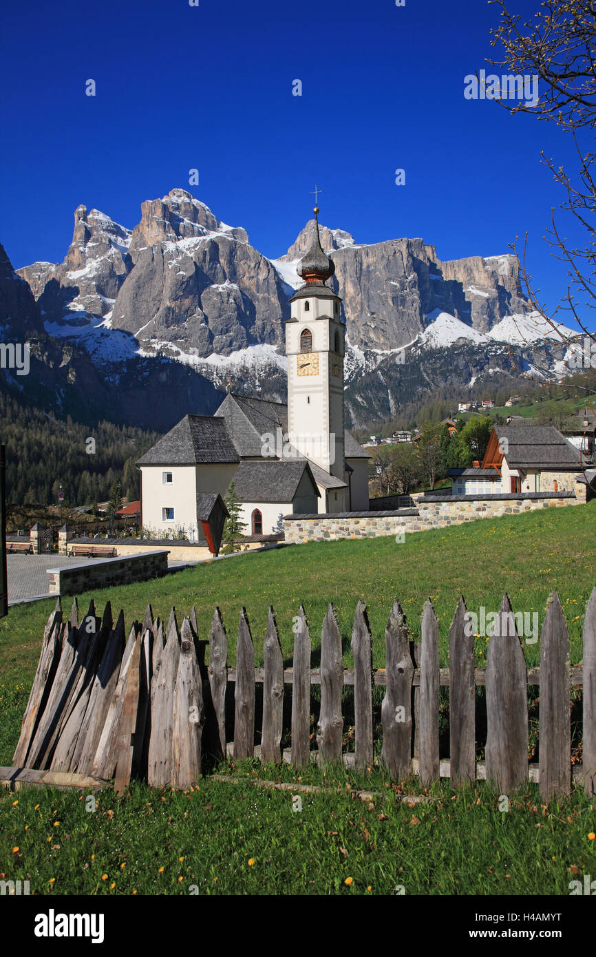 L'Italia, Alto Adige, Dolomiti, Alta Badia, Colfosco, chiesa, Foto Stock