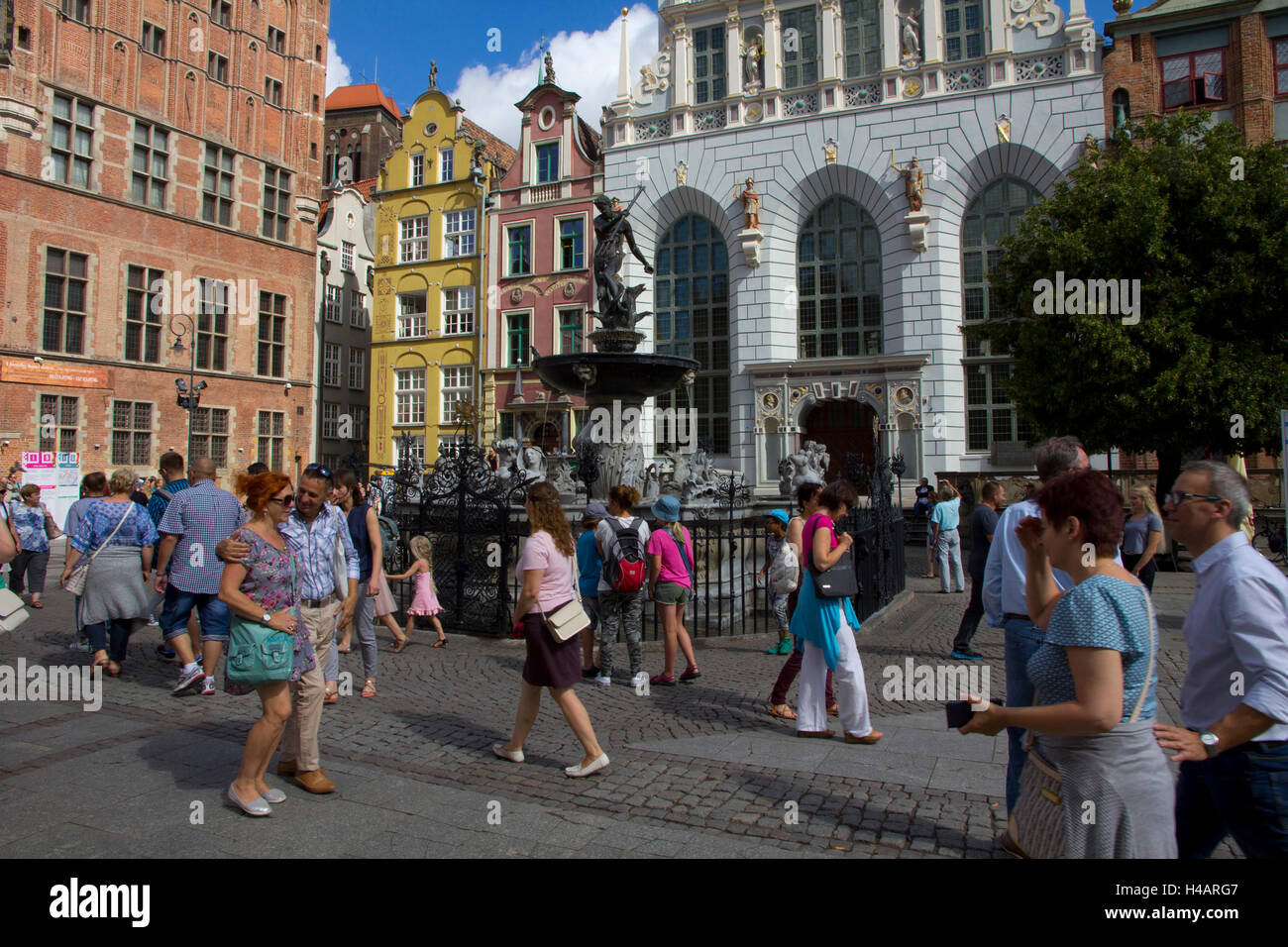 Magnifici edifici di miste di gotico, barocco e stile Renaissaince, molti risalenti al Medioevo, Dluga Street, Gdansk Foto Stock