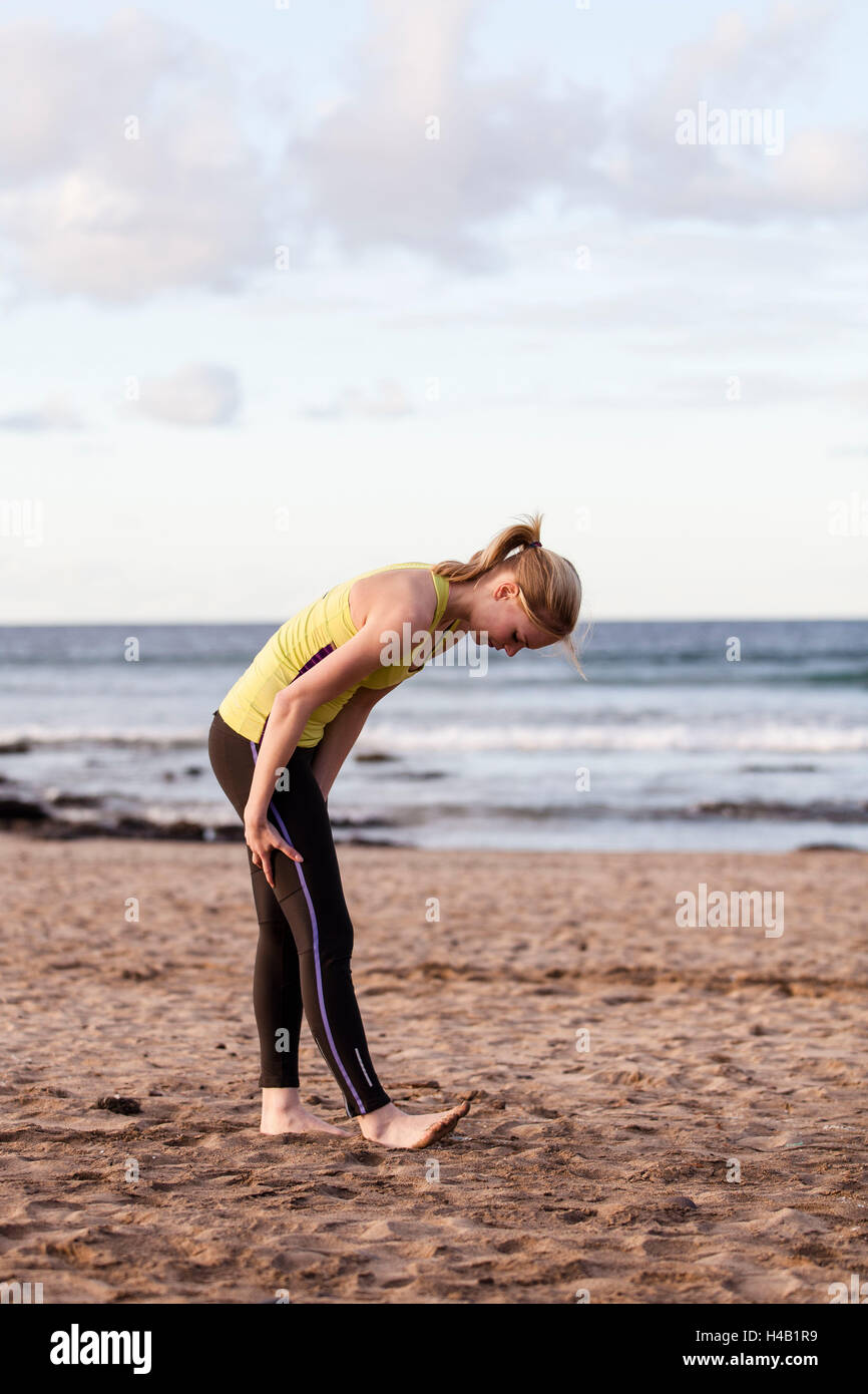 Giovane donna, lesioni sportive, crampi Foto Stock
