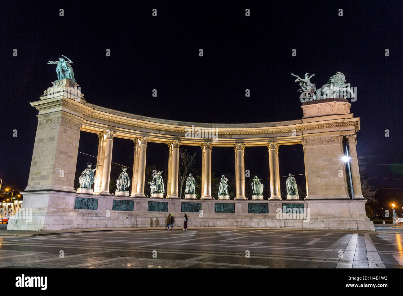 Piazza degli Eroi, Hsök Tere, patrimonio culturale mondiale dell UNESCO, quartiere Pest Budapest, Ungheria, Europa Foto Stock