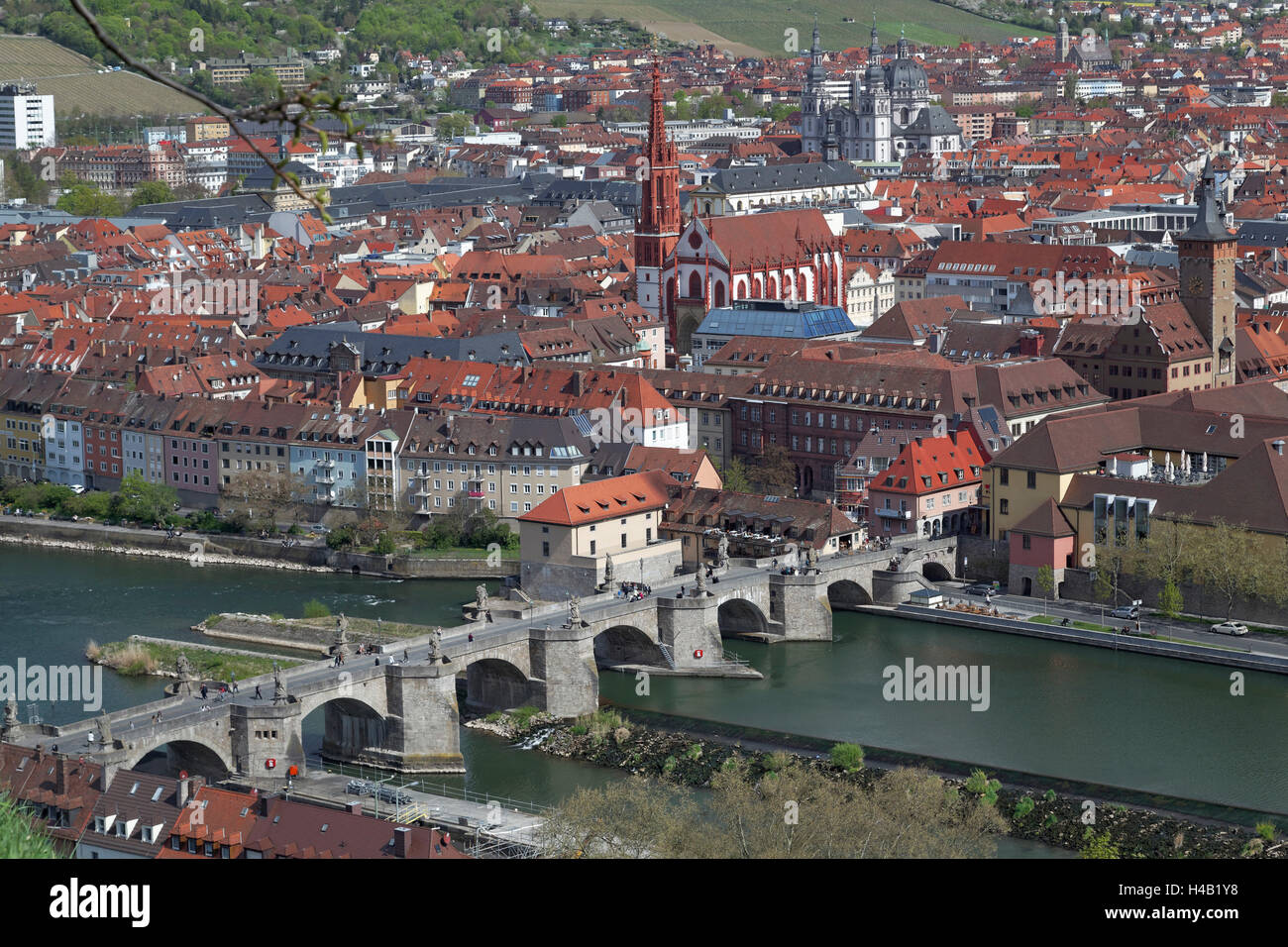 Vista sul centro storico di Würzburg come visto dalla Fortezza di Marienberg, bassa Franconia, Baviera, Germania Foto Stock