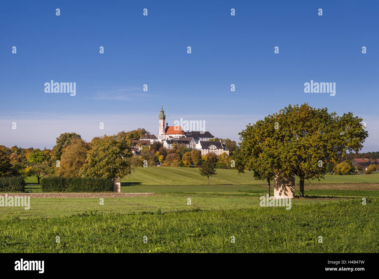 In Germania, in Baviera, Baviera superiore, 5-paese di mare, Andechs, autunno paesaggi con chiostro di Andechs, Foto Stock