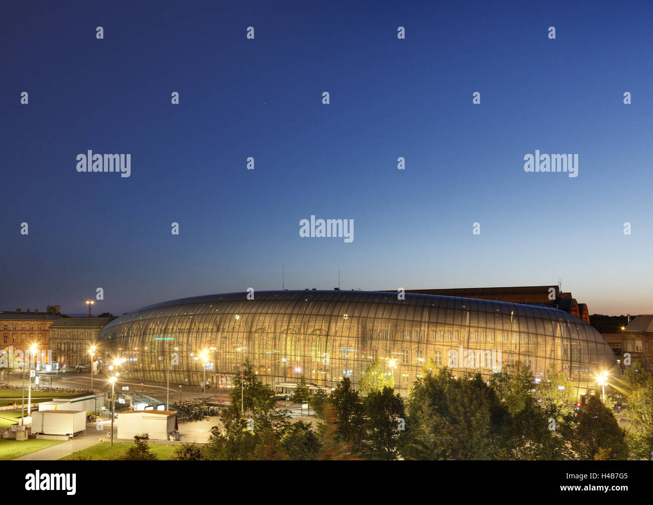 Francia, Alsazia, Strasburgo, stazione ferroviaria, Vista esterna, crepuscolo, Foto Stock