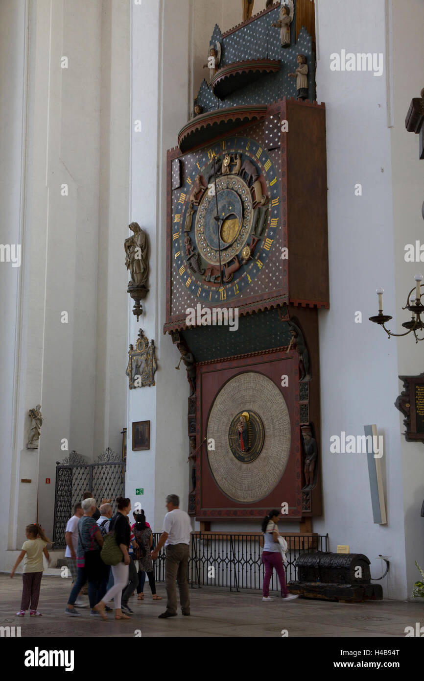 La caratteristica più significativa della chiesa di St. Mary è un massiccio del xv secolo orologio astronomico, completare con il ciclo dello zodiaco. Foto Stock