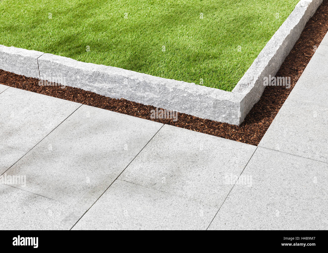 Giardino, marciapiede, lastra di granito per giardino, prato bordi Foto Stock