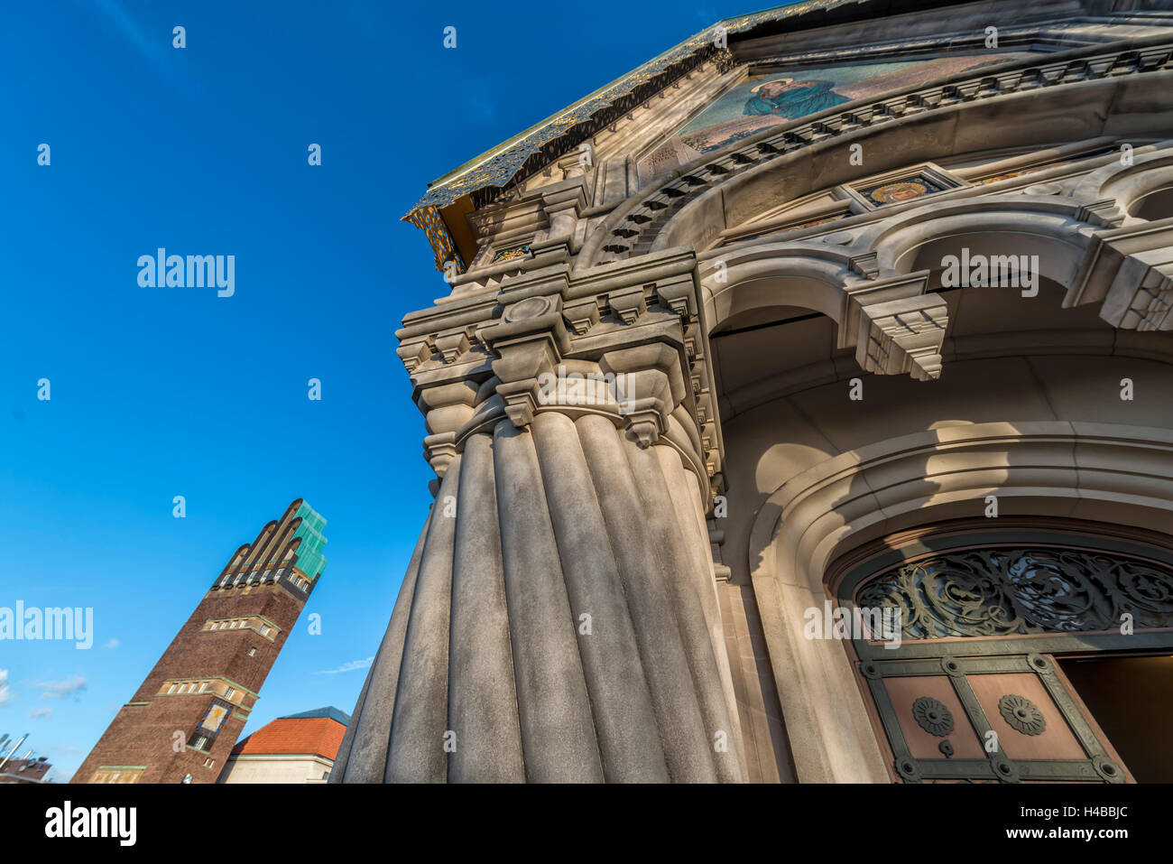 Darmstadt, Hesse, Germania, portale di ingresso della chiesa russo-ortodossa la cappella e la torre di nozze sulla Mathildenhöhe. Maria Maddalena Foto Stock
