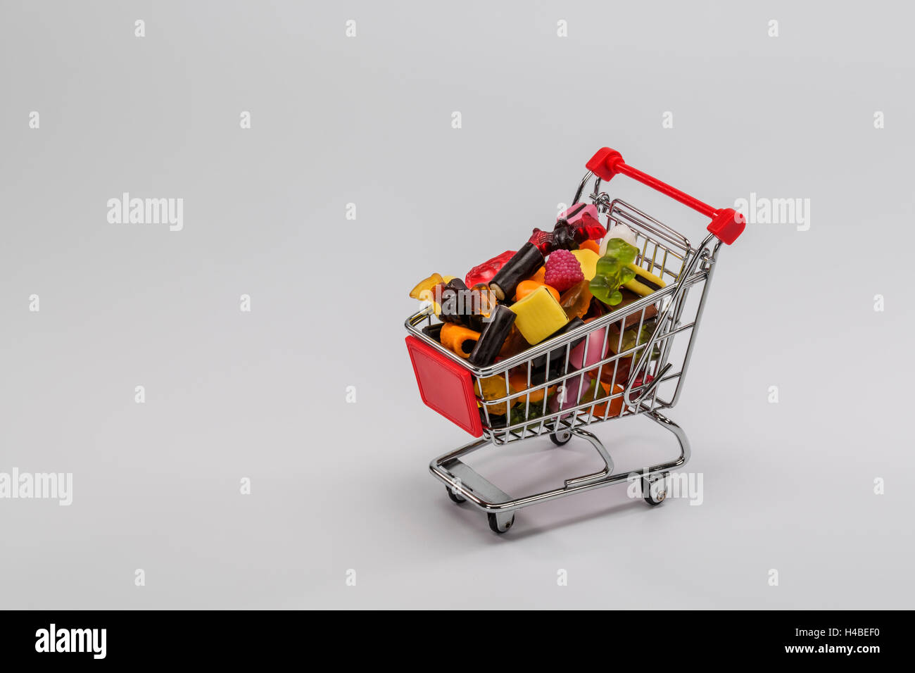 Carrello con Haribo Color-Rado miscela, Foto Stock