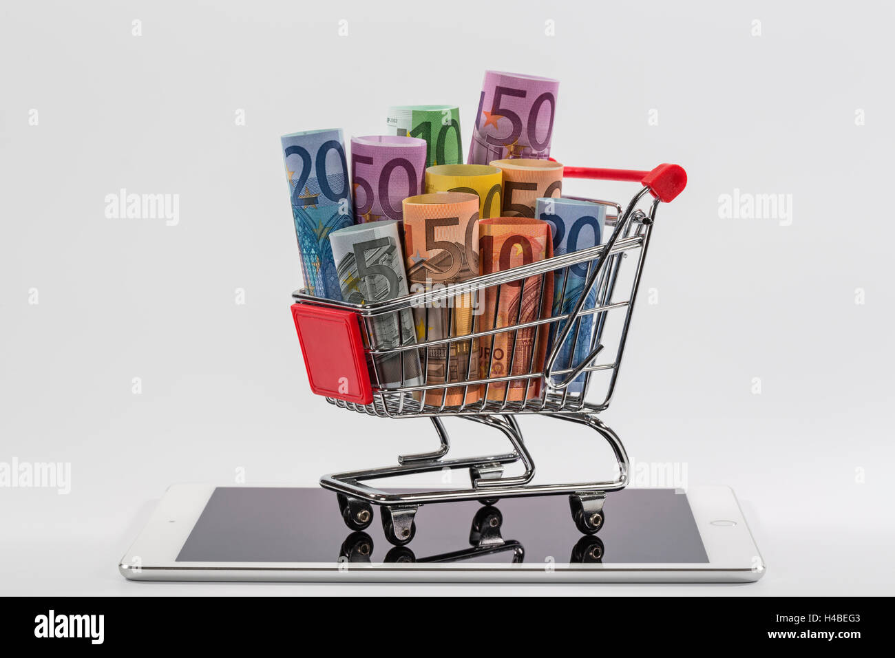 Carrello spesa, Apple iPad aria 2, banconote, diverso, immagine simbolica, acquisti, shopping online, consumo, Foto Stock