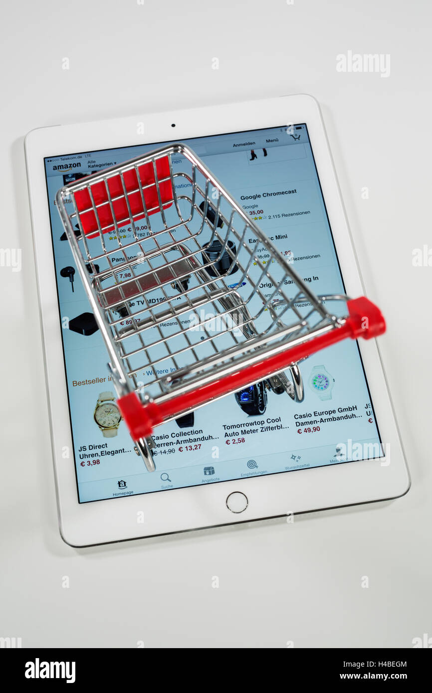 Carrello spesa, Apple iPad aria 2, il sito Web di eBay, immagine simbolica, shopping online, consumo, Foto Stock