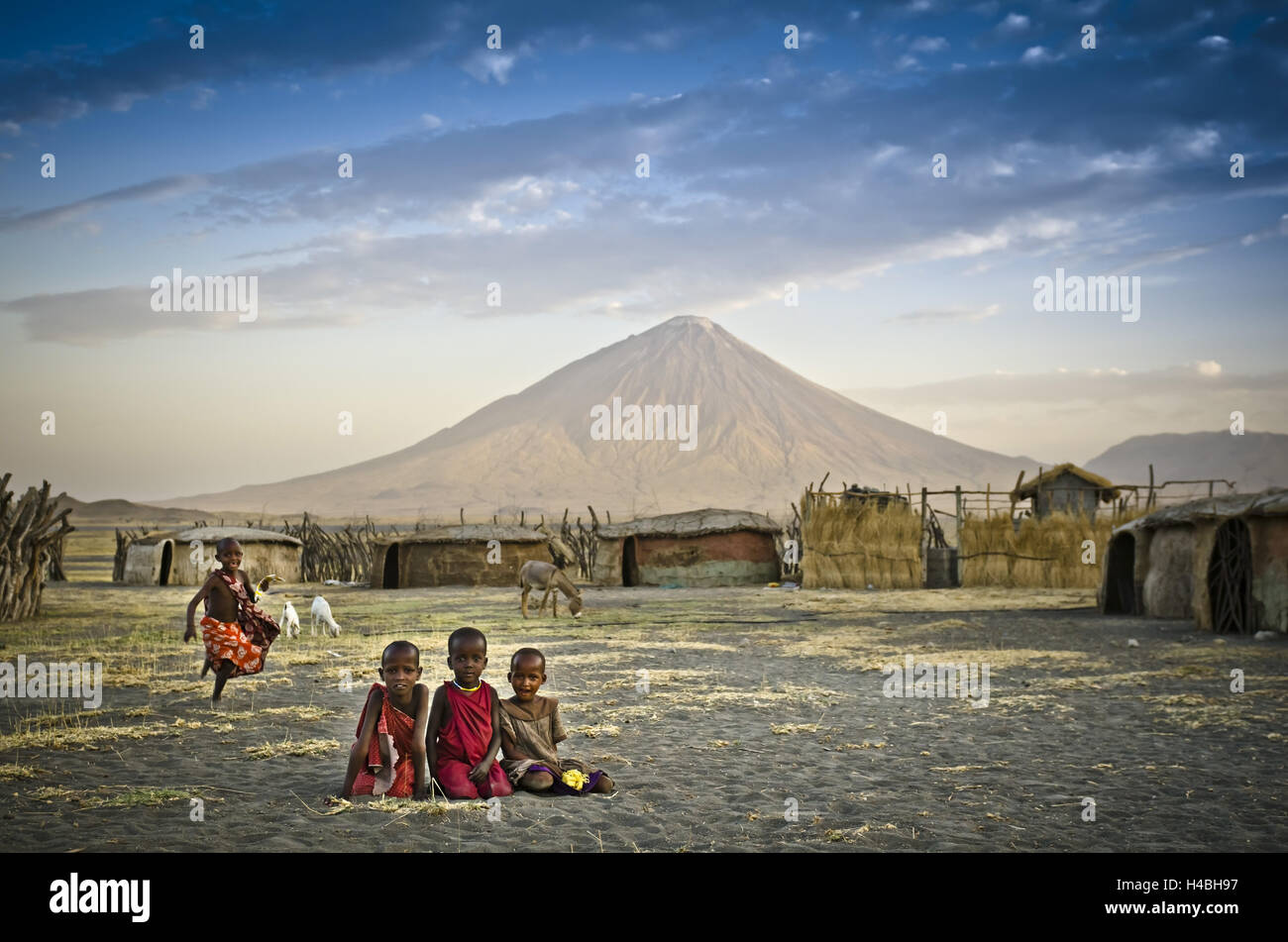 Africa Africa Orientale, Tanzania, Lago Natron, Maasai, bambini Foto Stock