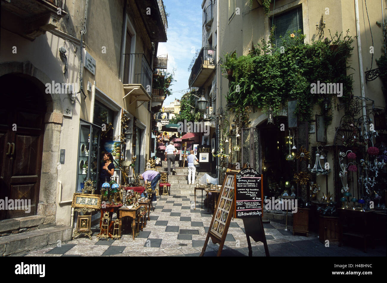 L'Italia, sicilia, Taormina, lane, negozi di antiquariato, Foto Stock