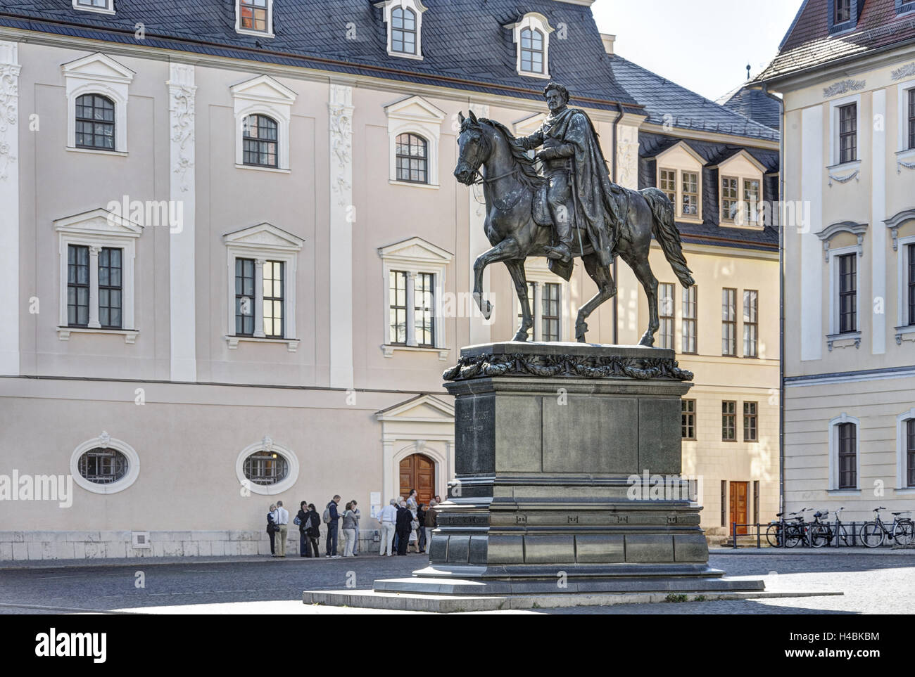 In Germania, in Turingia, Weimar, Platz der Republik (quadrato), monumento, Principe Carl agosto, case, gruppo di tour, Foto Stock