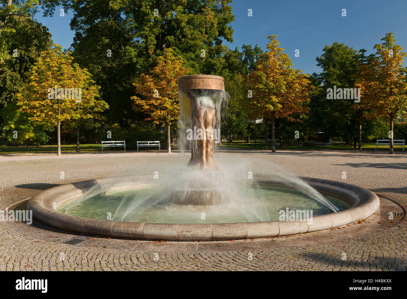 Germania, Hesse, Wetterau, Bad Nauheim, Brunnen der Erkenntnis (Fontana di illuminismo) nel Kastanienrondell (castagno circus), Foto Stock