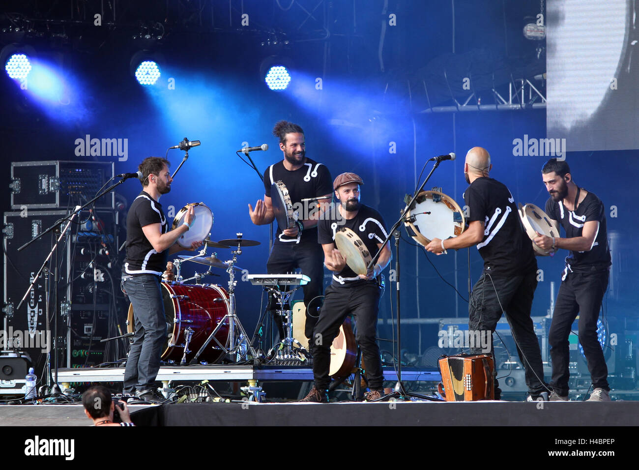 Banda italiana Kalascima esegue presso i colori di Ostrava music festival, Repubblica ceca, 15 luglio 2016. Foto Stock