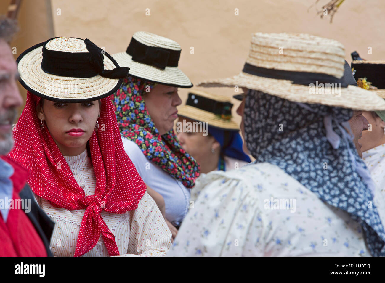 Le donne nel tradizionale costume delle Canarie, Romeria San Antonio de Abad, Arona, Tenerife, Canarie Islandss, Europa Foto Stock