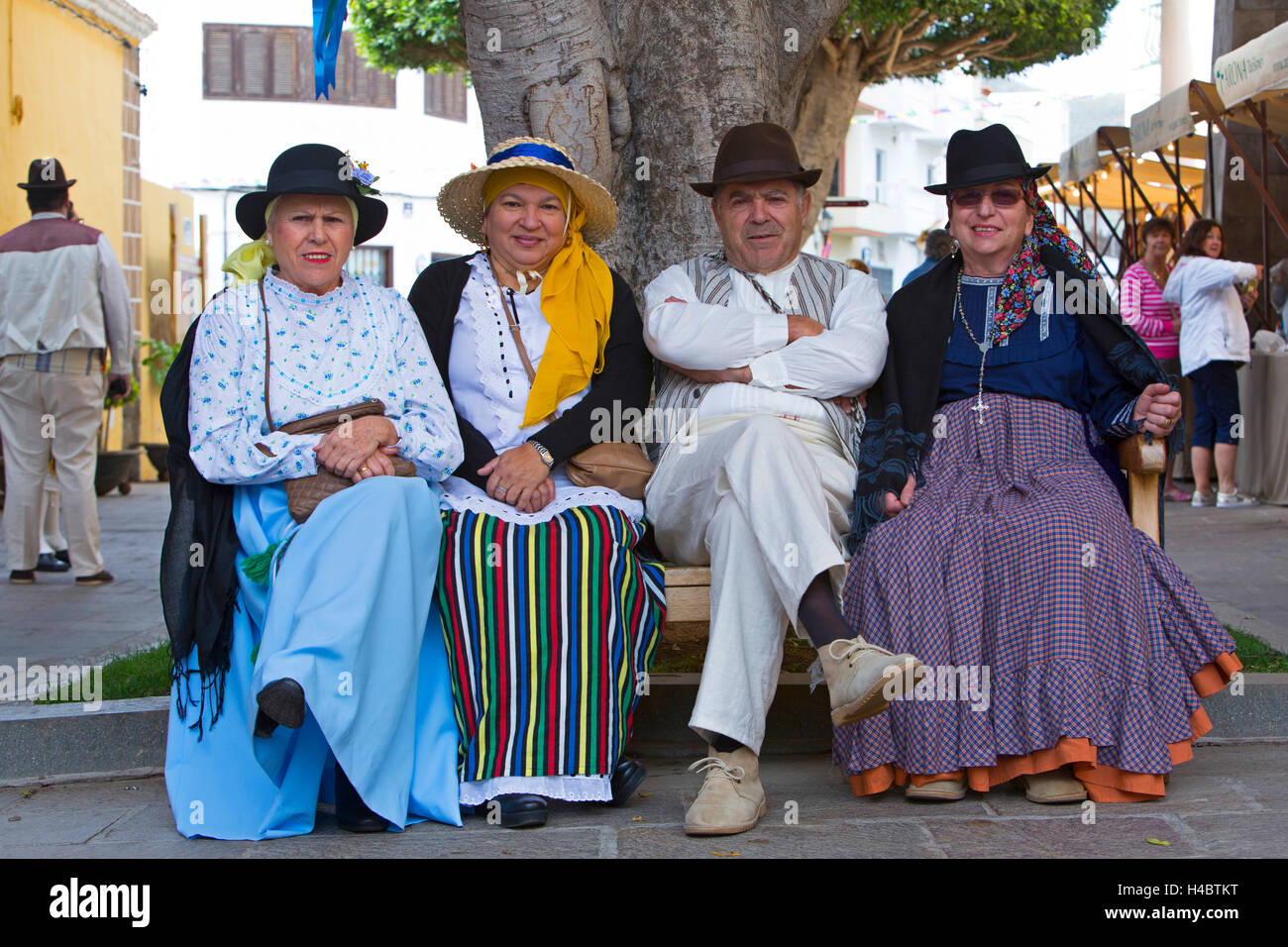 Le donne e gli uomini nel tradizionale costume delle Canarie nell'Romeria San Antonio de Abad, Arona, Tenerife, Canarie Islandss, Europa Foto Stock