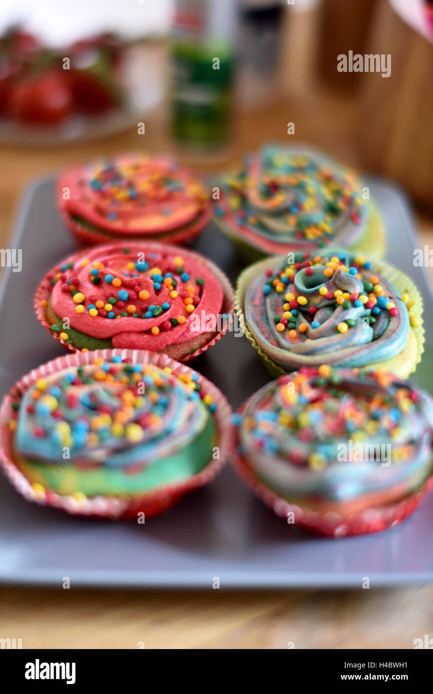 Muffin colorati per teenager il compleanno, Foto Stock