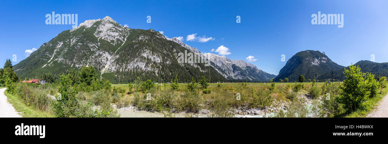 Panorama, zona escursionistica di Leutasch in Tirol, Brook Ache, Gehrenspitze 2367 m, montagne del Wetterstein, Tirolo, Austria Foto Stock