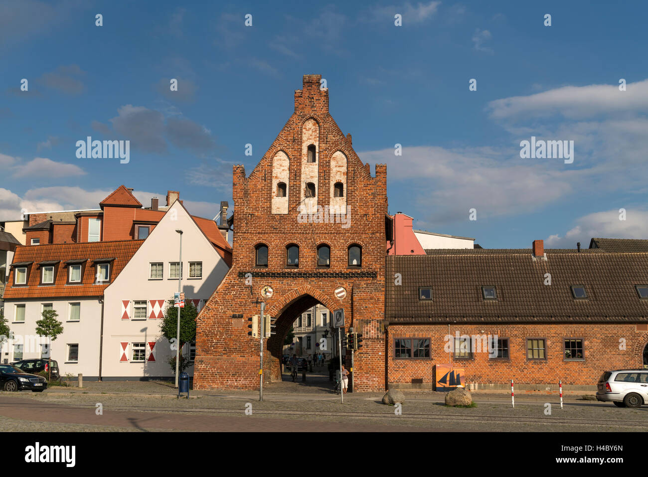 City Gate watergate, città anseatica di Wismar, Meclenburgo-Pomerania Occidentale, Germania Foto Stock