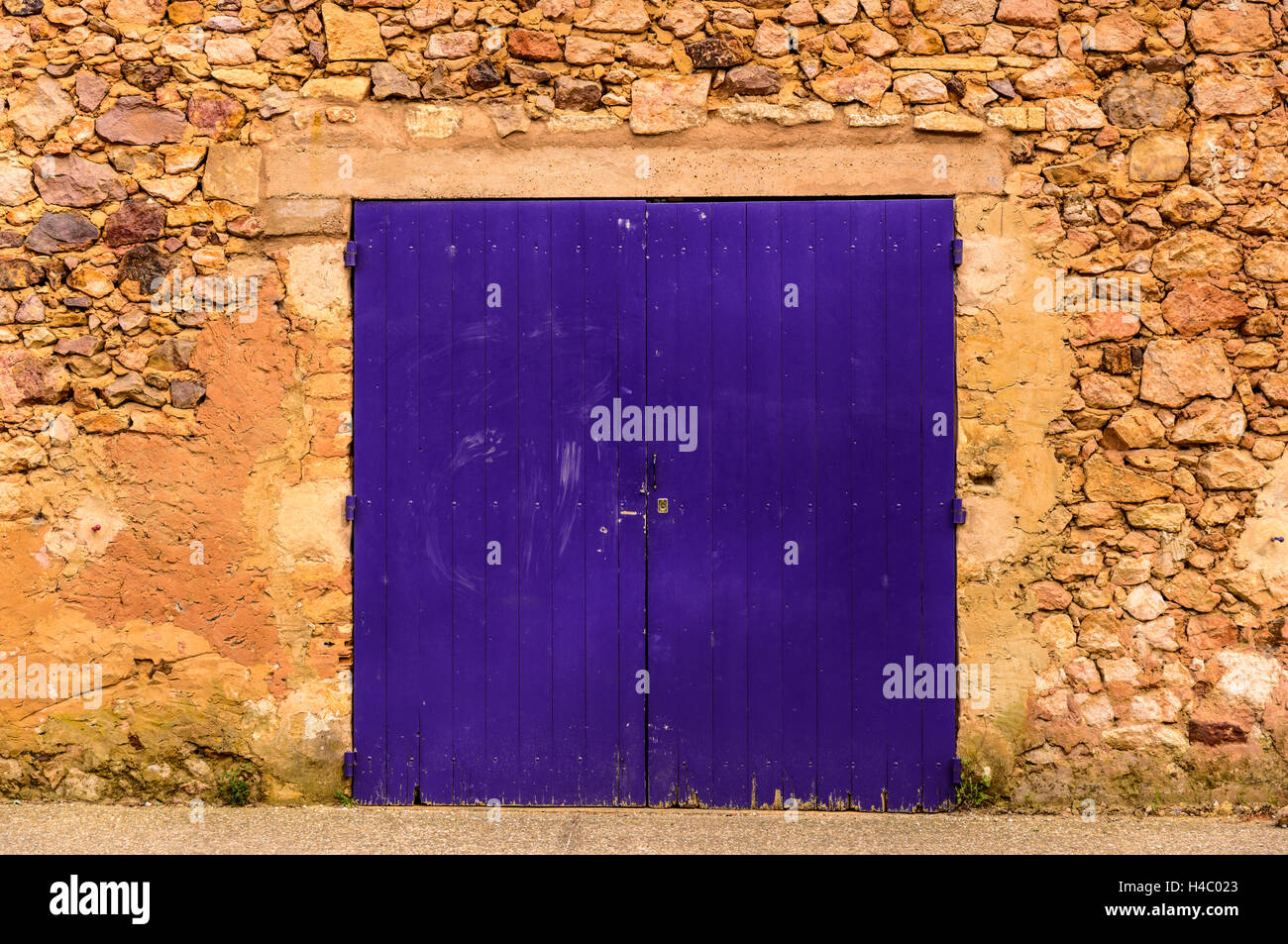 Francia, Provenza, Vaucluse, Roussillon, ocra museum, gate Foto Stock