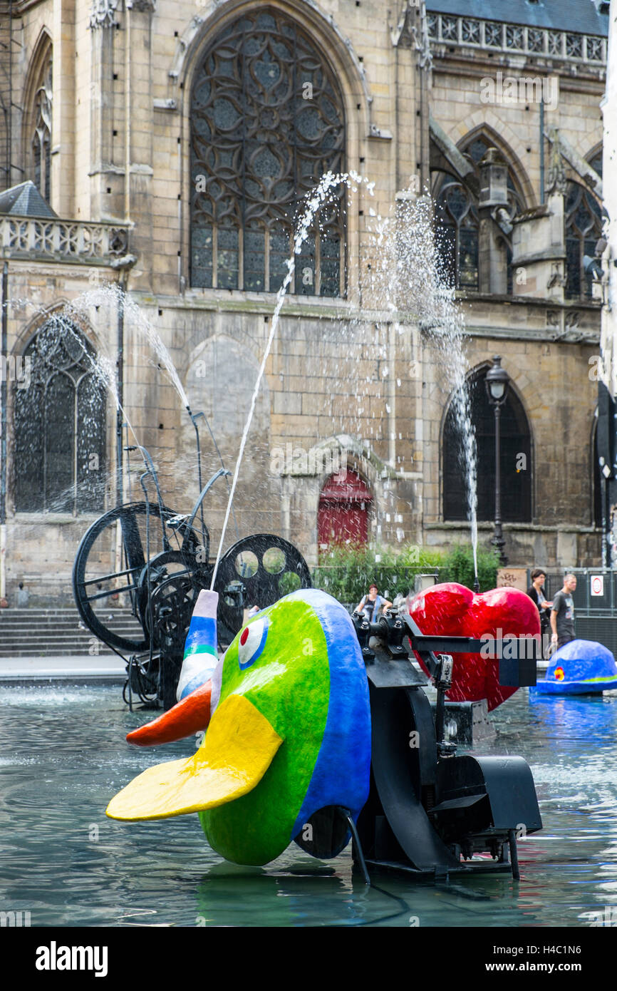 Fontana Stravinsky creato nel 1983 da scultori Jean Tinguely e Jean Tinguely, situato su Place Stravinsky, accanto al Centre Pompidou di Parigi, Francia Foto Stock
