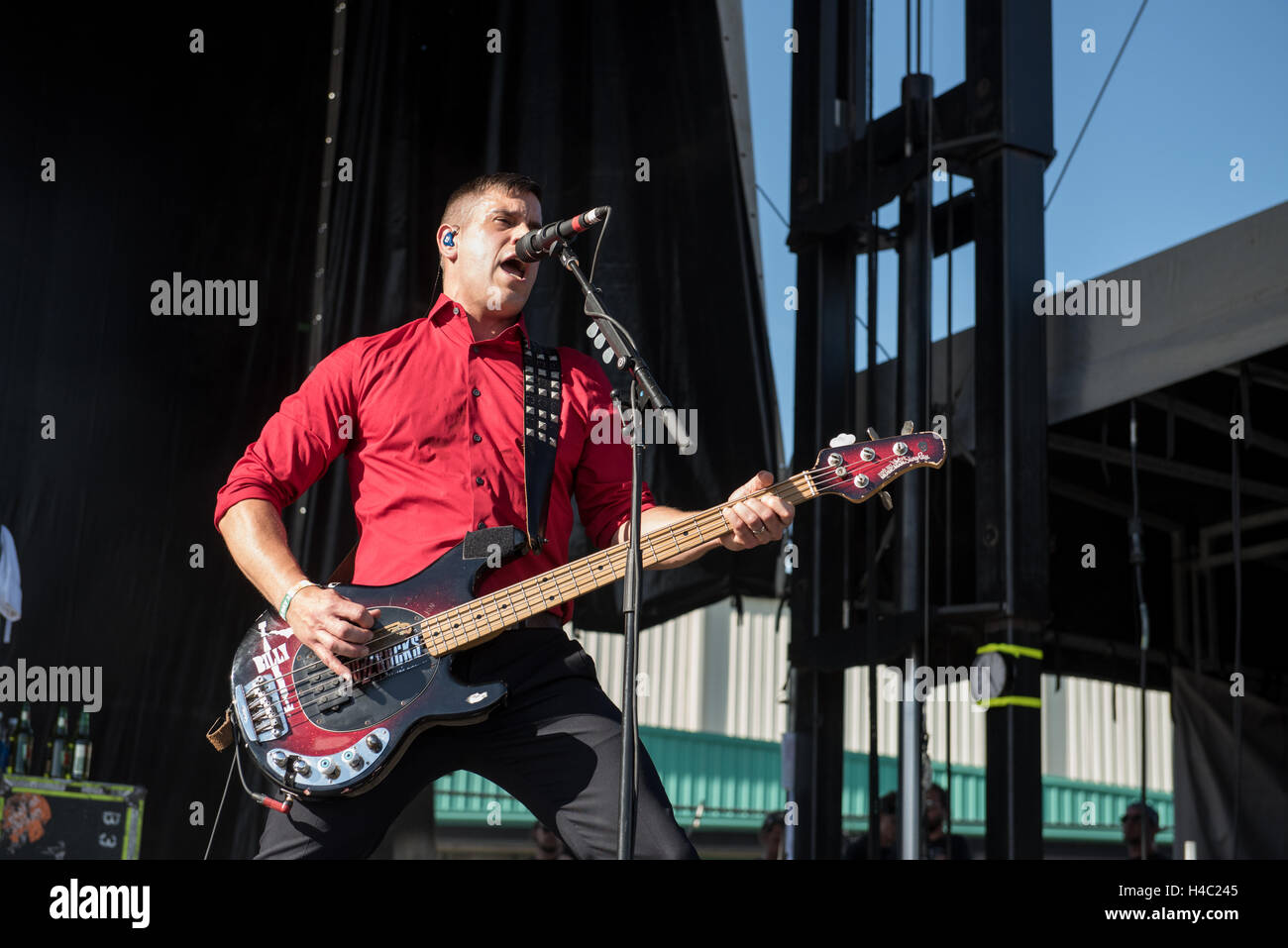 Jon Gallant di Billy Talent suona presso il Riot Fest presso il complesso nazionale il 2 settembre 2016 a Denver in Colorado Foto Stock