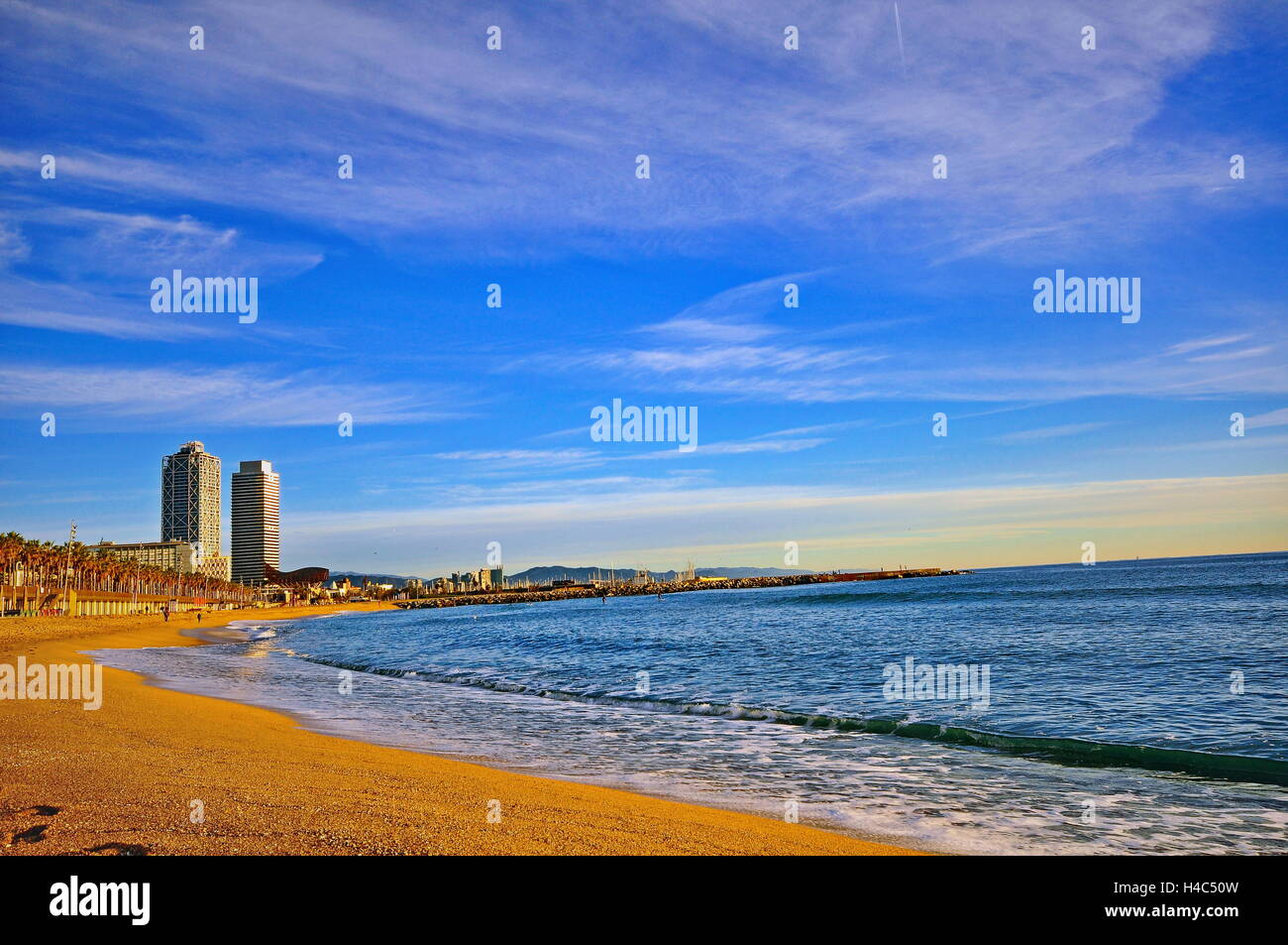 Case di Barcellona con bandiere di Catalogna Foto Stock