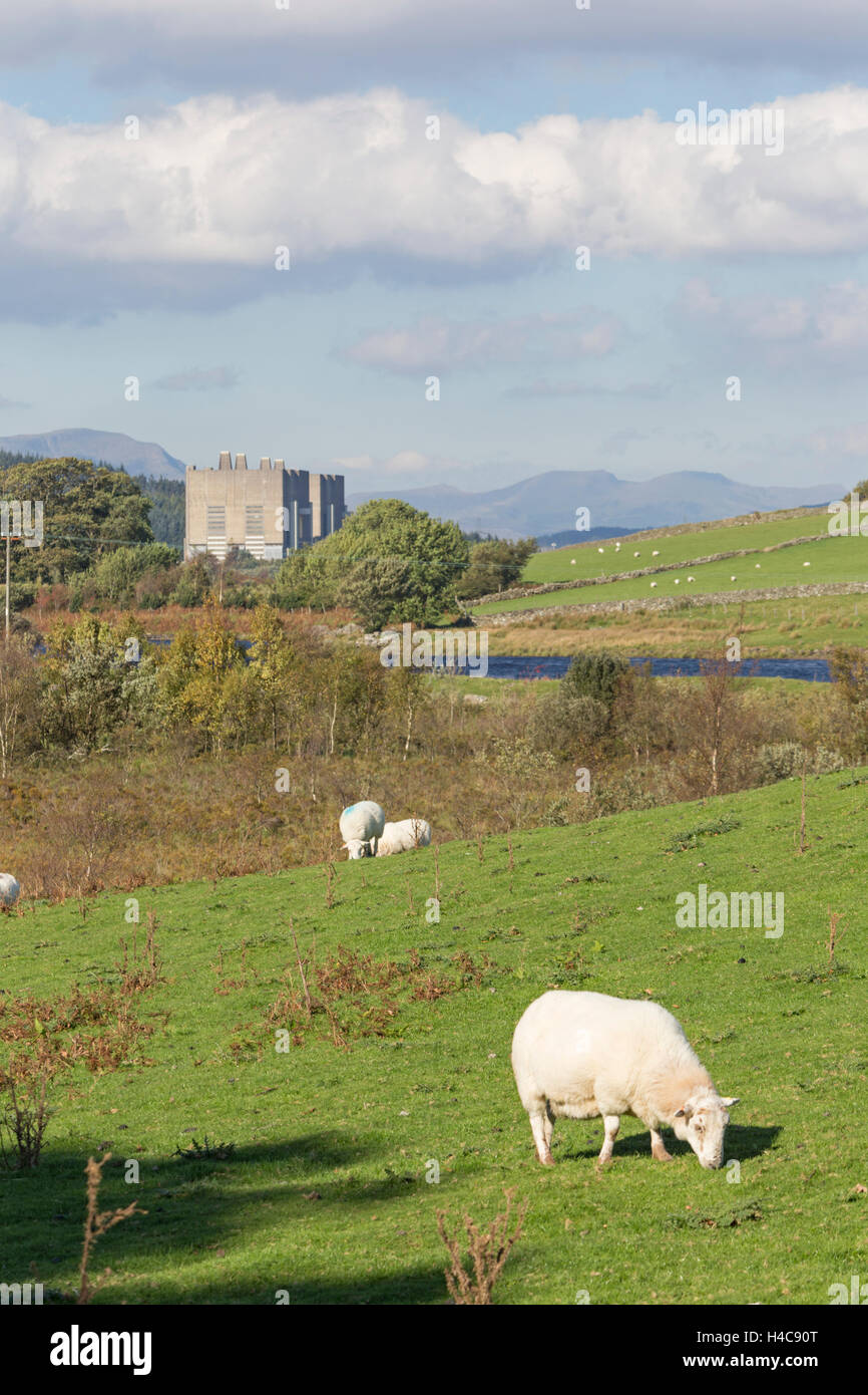 Il Trawsfynydd smantellata Centrale Nucleare, Parco Nazionale di Snowdonia, Gwynedd, Galles. Foto Stock