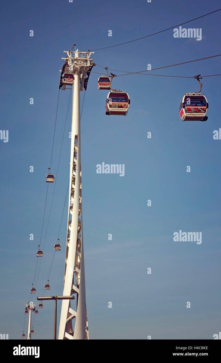 La funivia, gondola, montante, il cielo Foto Stock