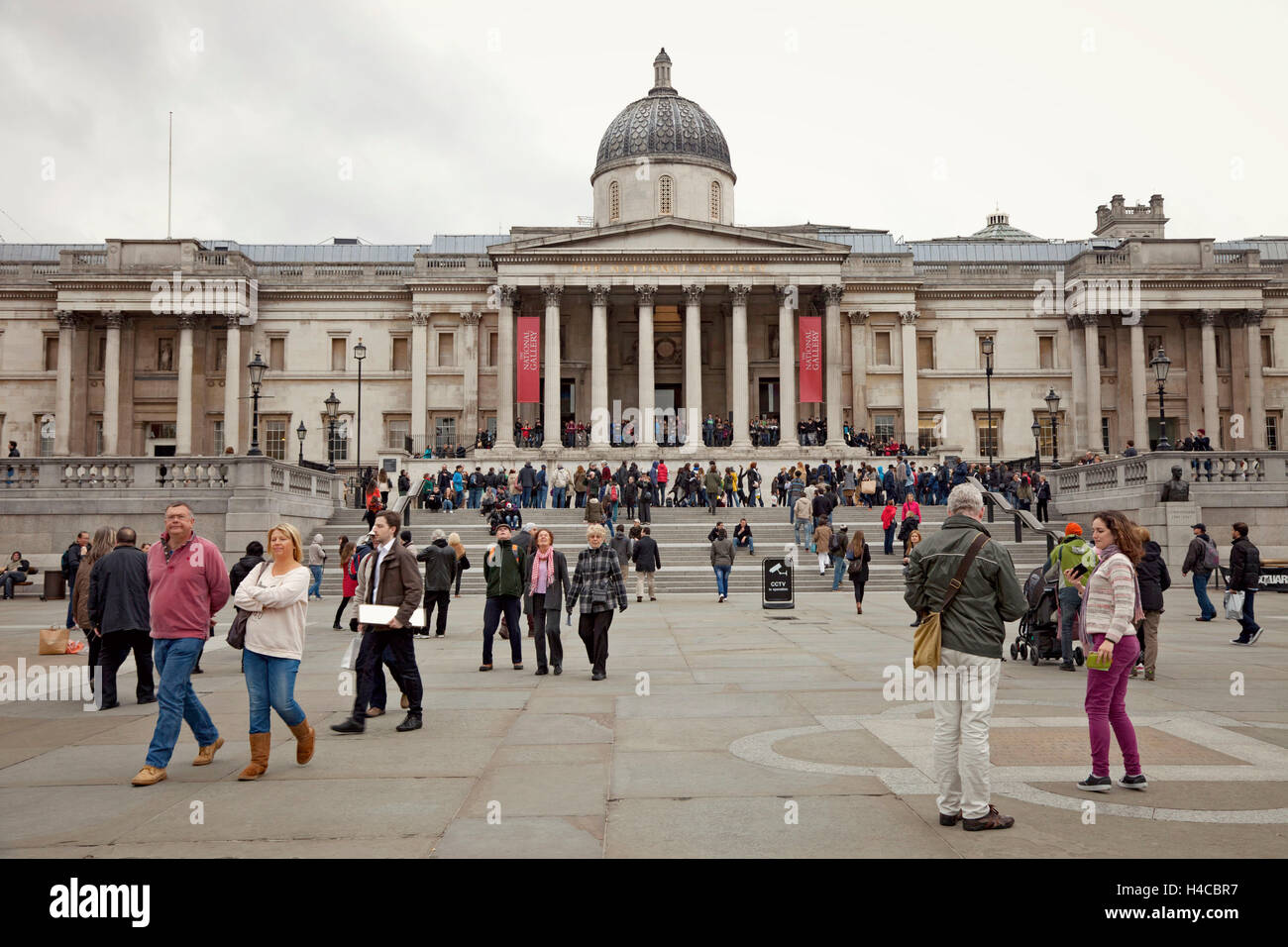 Gran Bretagna, Londra, spazio, architettura, museo, pilastri, turisti, Foto Stock