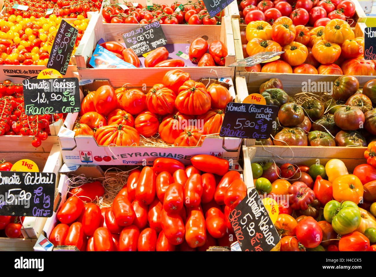 Pomodori, pomodoro Coeur de boeuf, idromele cerio mercato coperto, Metz, dipartimento della Mosella, regione Alsace-Champagne-Ardenne-Lorraine, Francia, Foto Stock