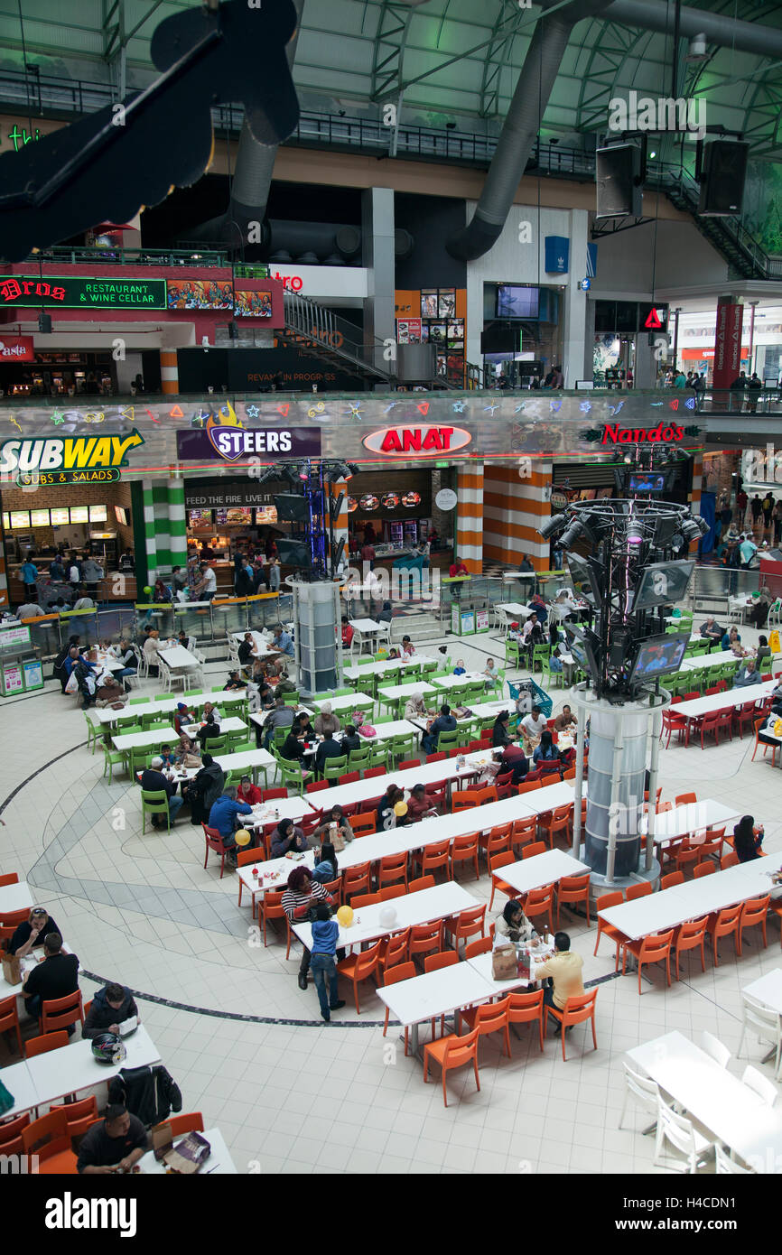 Food Court nel Canal a piedi a Century City- Cape Town Foto Stock