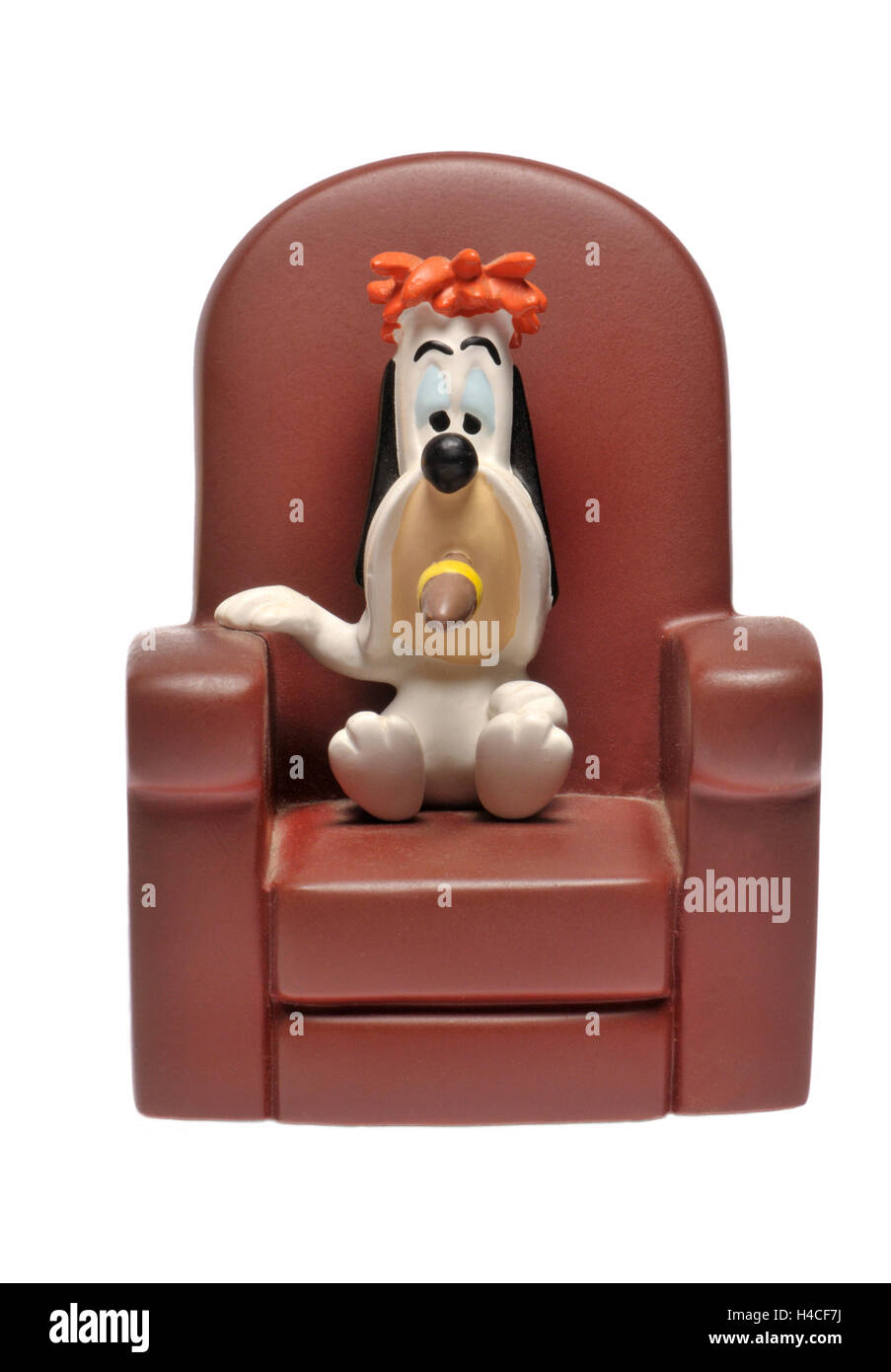 Personaggio dei fumetti - figurine di droopy (MGM) seduto in poltrona, fumare un sigaro Foto Stock
