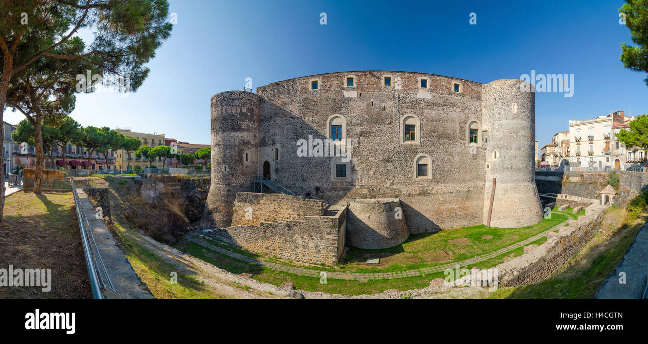 Castello Ursino o recare Castello, noto anche come Castello Svevo di Catania, è un castello di Catania, Sicilia, Italia meridionale. Foto Stock