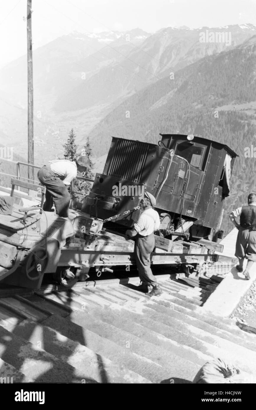 Ein Dorf entsteht am Piz Buin, Deutsches Reich 1930er Jahre. Un paese in via di sviluppo presso il Piz Buin, Germania 1930 Foto Stock