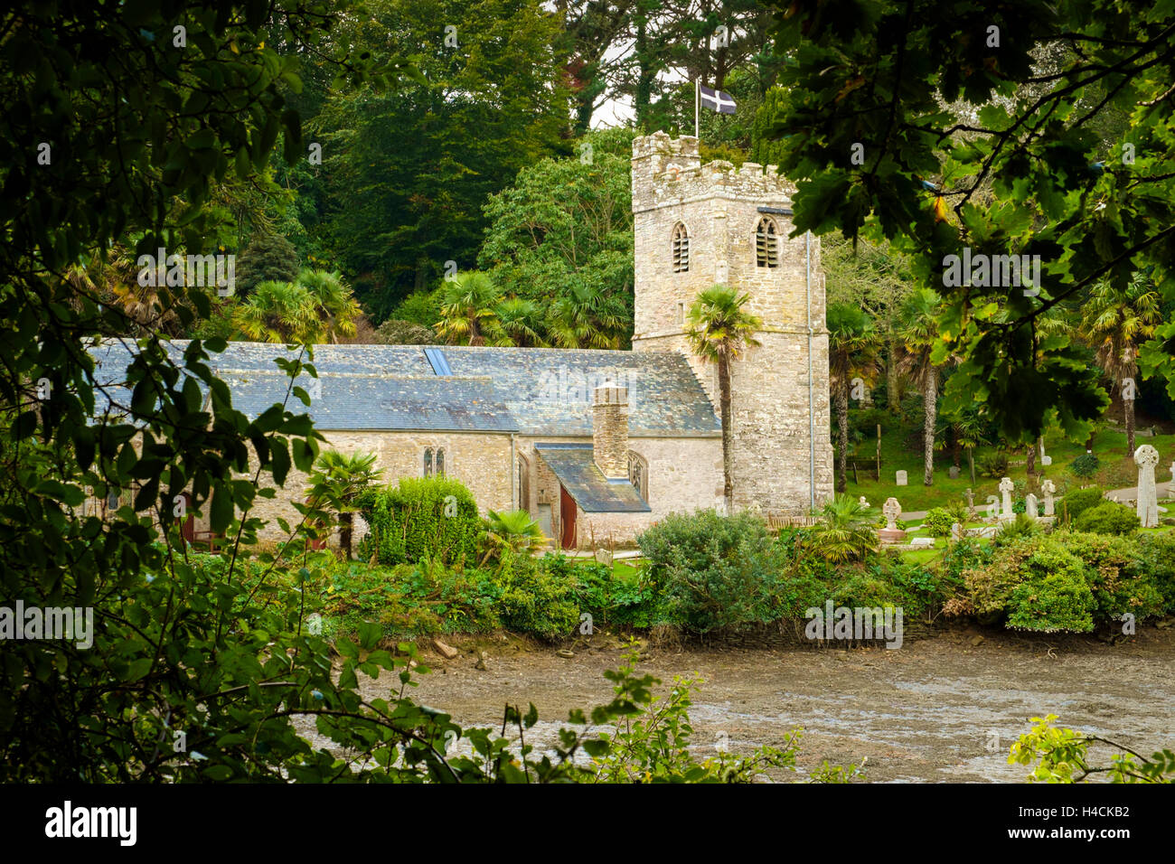 San Giusto in Roseland chiesa nel bosco, penisola di Roseland, Cornwall, Regno Unito Foto Stock