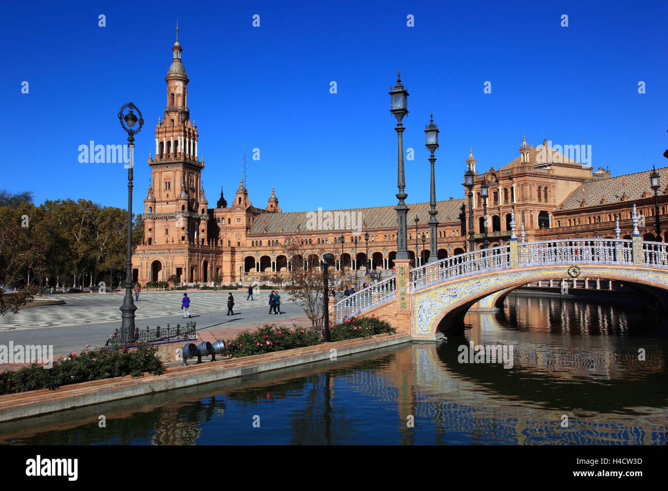 Spagna, Andalusia, città di Siviglia, in Plaza de Espana, lo spagnolo spazio, vista parziale e la torre nord, Torre Norte Foto Stock